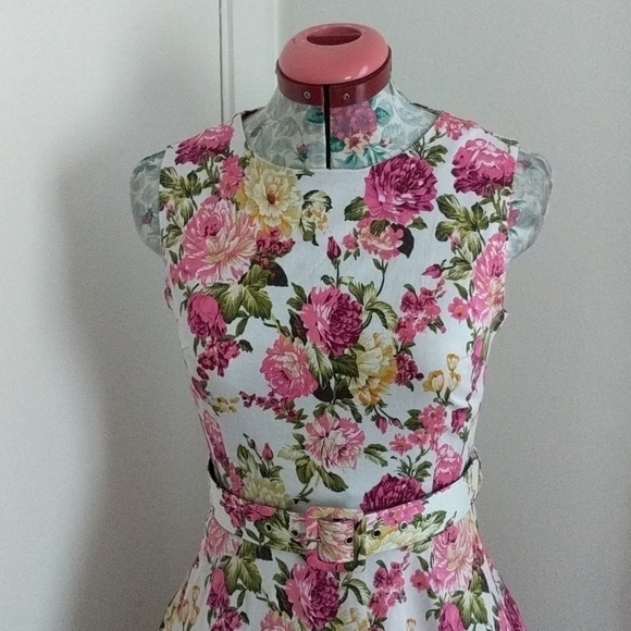 Floral dress - Picture 2 of 5